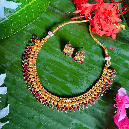 Multicolor choker with earrings studs