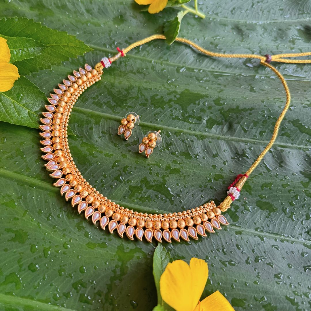 White pearl choker with earrings Studs