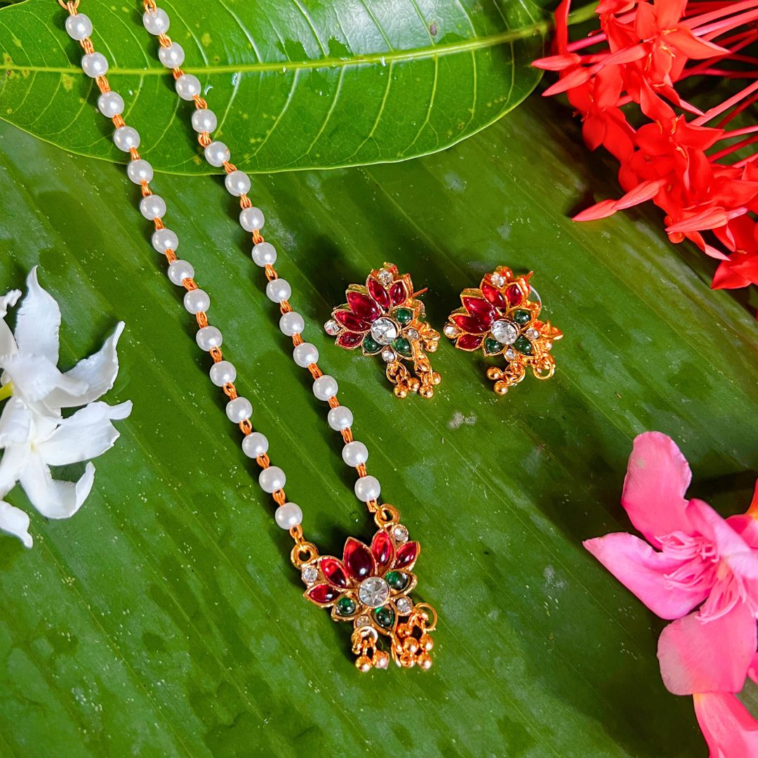 Lotus Red and Green small with earrings - Normal Matte