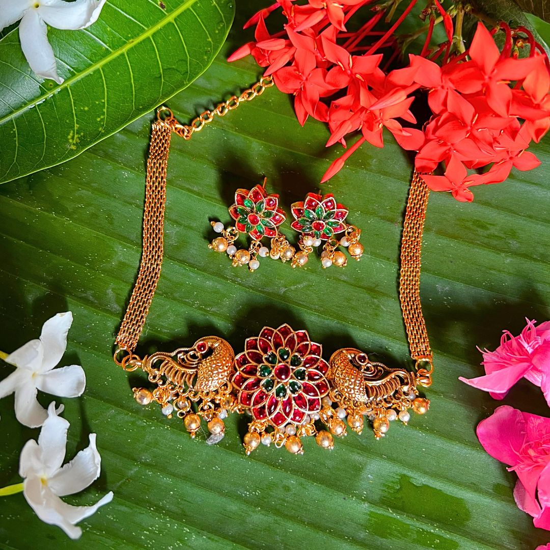 Flower Red and green choker with earrings