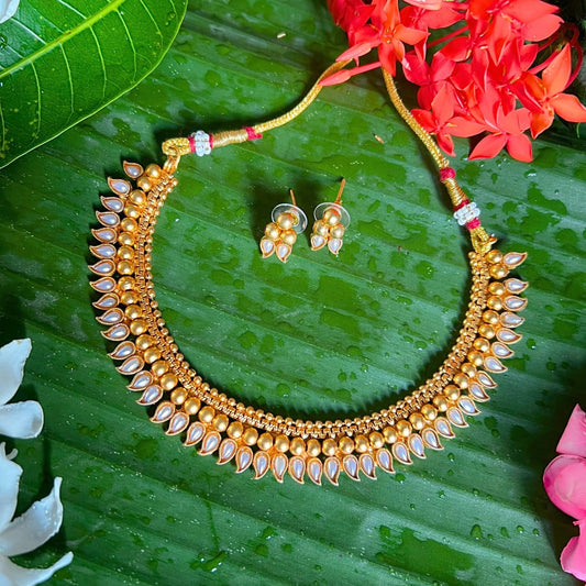 White pearl choker with earrings Studs